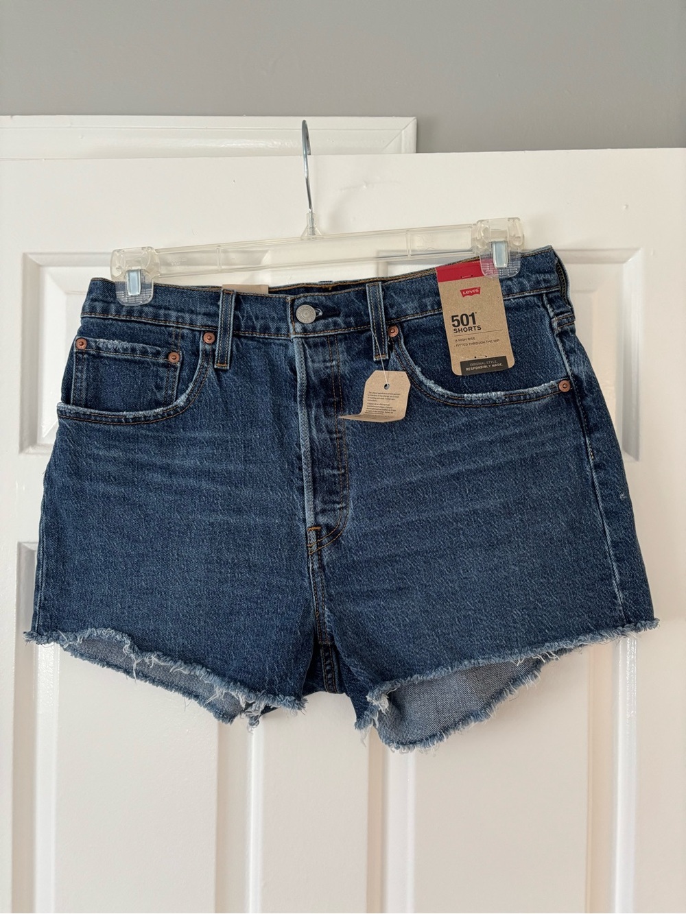 NWT Levi’s 501 Original High Rise Denim Shorts - Raw Hem - Medium Wash - Size 31 - Picture 3 of 7